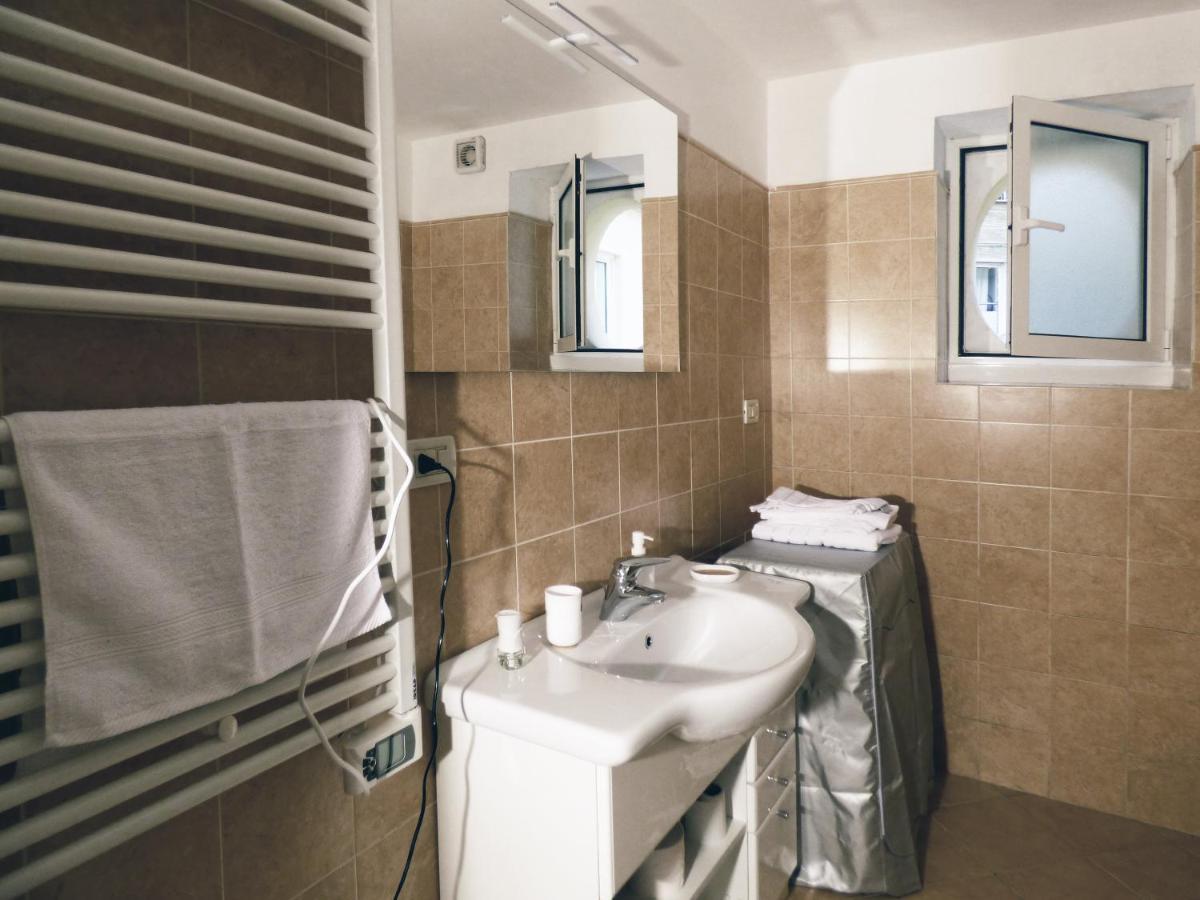 Casa Maura - 2 Passi Nella Storia Apartment Genoa Luaran gambar