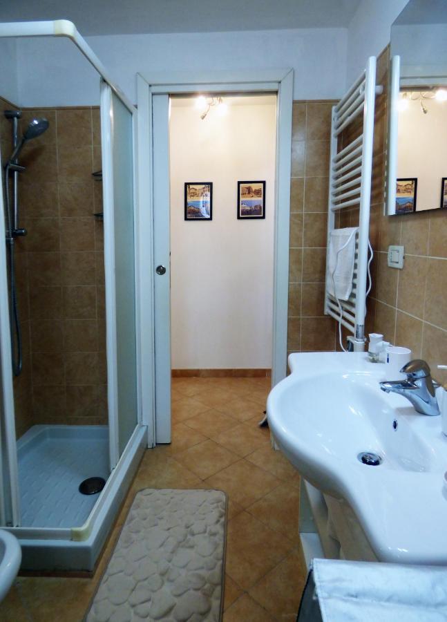 Casa Maura - 2 Passi Nella Storia Apartment Genoa Luaran gambar